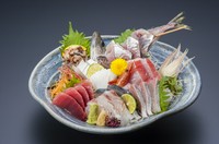 様々な種類の地魚を一度に味わえるので、新鮮な旨味が堪能できます。