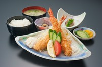 サクサクの衣とプリプリの海老の食感が口の中に広がり、飽きさせない味わいです。