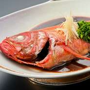 日本で№1と言われている外房ブランド金目鯛。
伝統のダシで煮あげました。これぞ究極の煮魚。