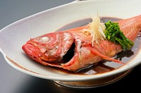 日本で№1と言われている外房ブランド金目鯛。
伝統のダシで煮あげました。これぞ究極の煮魚。