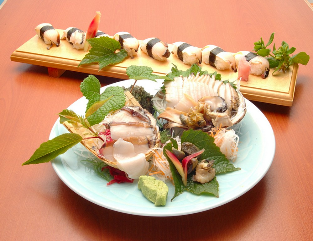 アワビの刺身丸ごと