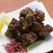 南房総で捕鯨された土くじらを使用してます。昔懐かしい味です。