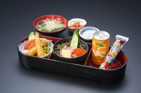 ネギトロといくら丼セット。
生×なお子様には、カレーにも変更出来ます。