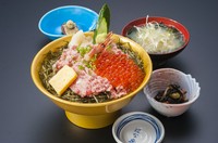 ネギトロ&イクラ&サーモンのコラボ丼