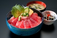 豪快な食感と風味、鮮やかな赤色が食欲をそそります。