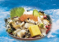 アワビとイクラという、高級食材の組み合わせはまさに贅沢の極み。