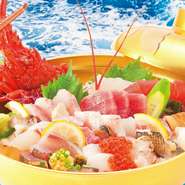 全国の海鮮丼№１キング オブ 丼王。
南房総産の伊勢海老丸ごと一尾と地魚入りの10種類以上。
お二人様でシェア出来ます。
限定10食　御予約可