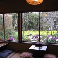 店内は落ち着いた雰囲気でゆっくり御食事して頂けます。