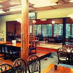 店内は落ち着いた雰囲気でゆっくり御食事して頂けます。