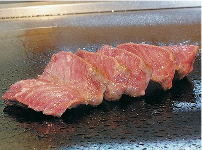 厳選素材の鉄板焼きをお愉しみ下さい