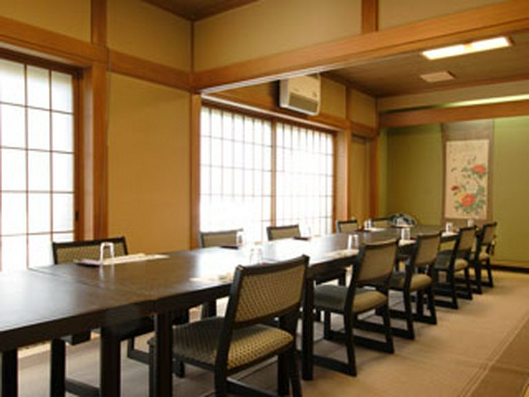 ご希望に応じて椅子での宴席も承ります