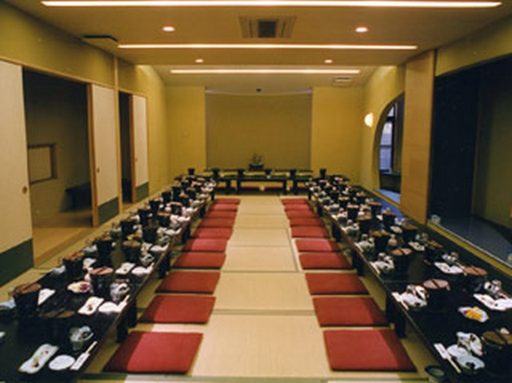 宴会場は最大65名のご宴会を承ります。