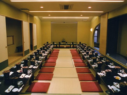 宴会場は最大65名のご宴会を承ります。