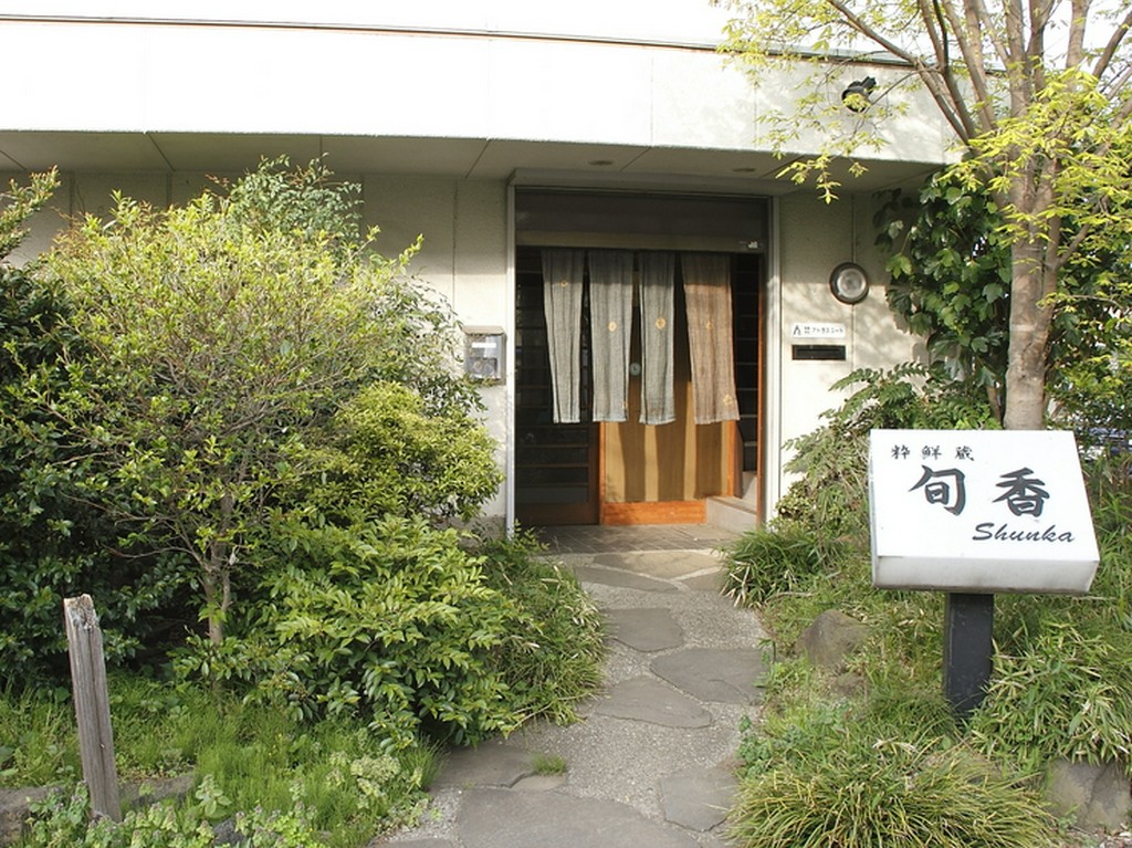 暖簾をくぐると、期待感が一層高まります