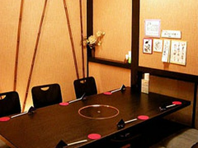 接待や会食などに使える個室空間有。コース料理と一緒にどうぞ。