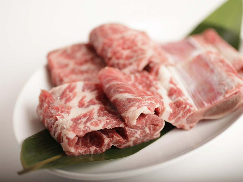 ボリューミーな骨つきカルビ