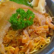 日本一のサメ産地・気仙沼自慢の豪華丼をぜひお愉しみください。