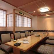 当店２階の座敷席。落ち着いた純和風でごゆっくりおくつろぎください。
料理3,5００円から承っています。