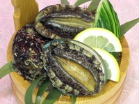 北海道産　蝦夷あわびを使用。
蝦夷あわびは、身がしまり、味が濃いのが特徴です。
大きさによって価格が変更になりますので係りの者にお尋ねください。
