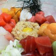 いろんな具材がサイコロのように・・・。
海苔で巻いてお酒のつまみに。