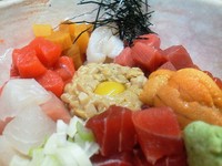 いろんな具材がサイコロのように・・・。
海苔で巻いてお酒のつまみに。