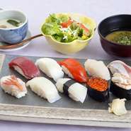 当店一番人気のランチです。
握りのネタはその日の状況によって変更になります。
