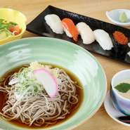 寿司とそばのお得なセットです。(温・冷）選択できます。


