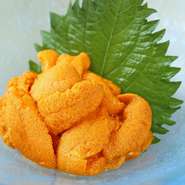 6月-９月が旬。利尻の最高のうにを味わえます。
ただ今、利尻より直送で入荷中！　天候によって入荷ないときはごめんなさい。。。