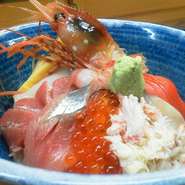 ボリューム満点の生チラシ。
季節によって内容も変化！