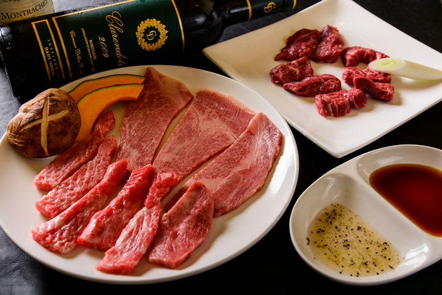 当店おすすめ！　肉ワインご用意しています！