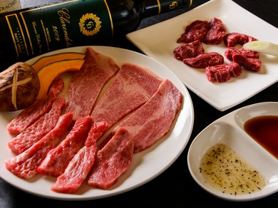 当店おすすめ！　肉ワインご用意しています！