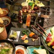 山菜の付出し
田楽（やまめ・いも・豆腐）
牛小枝串2本
だご汁
きびめし