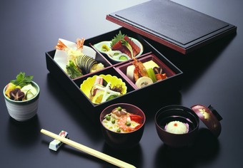 ・ランチにおすすめ《松花堂》2200円（税込）　