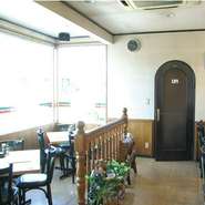 アットホームな雰囲気の店内でプチ宴会。
夜なかなか外出のできないママ達にもぴったり。
お子様を連れてママ会にどうぞ。