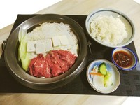 ・中肉鍋ランチ ￥1,400
・上肉鍋ランチ ￥1,700
・特上肉鍋ランチ ￥2,300