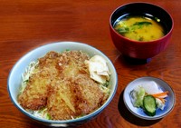 ・うまかつ丼（うまかつ5枚）
・みそ汁
・おしんこ