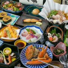 北陸産のカニをはじめ、新鮮な食材を使用