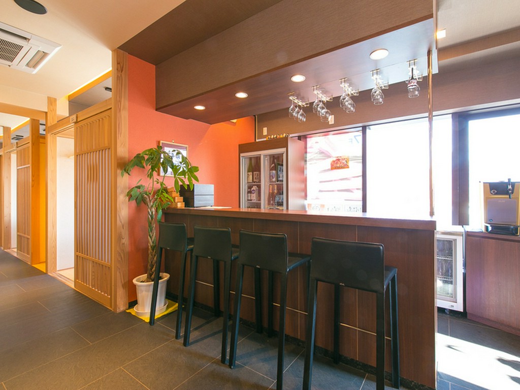 バーカウンターもあり、お1人さまもおすすめ