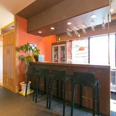 バーカウンターもあり、お1人さまもおすすめ