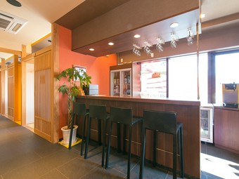 バーカウンターもあり、お1人さまもおすすめ