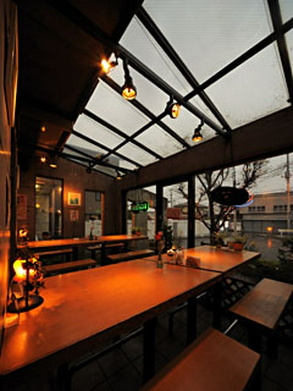 開放感のあるお席で落ち着きのある午後のひと時をどうぞ…