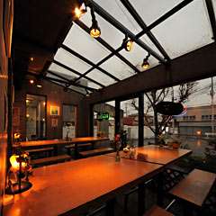 開放感のあるお席で落ち着きのある午後のひと時をどうぞ…