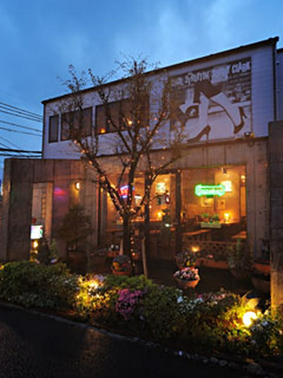 壁にある大きな絵が目印です！