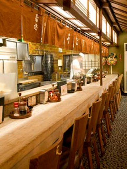 一人でもお気軽にどうぞ。カウンター席ございます。