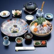 比類なき味わい、最高級贅沢三昧のふぐコースです。前菜、ふぐ刺盛、ふぐ唐揚、ふぐちり、雑炊、デザート付