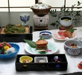 季節感の味わえる、神谷のスタンダードな懐石コースです。詳しくはコースのお料理の欄をご覧ください。