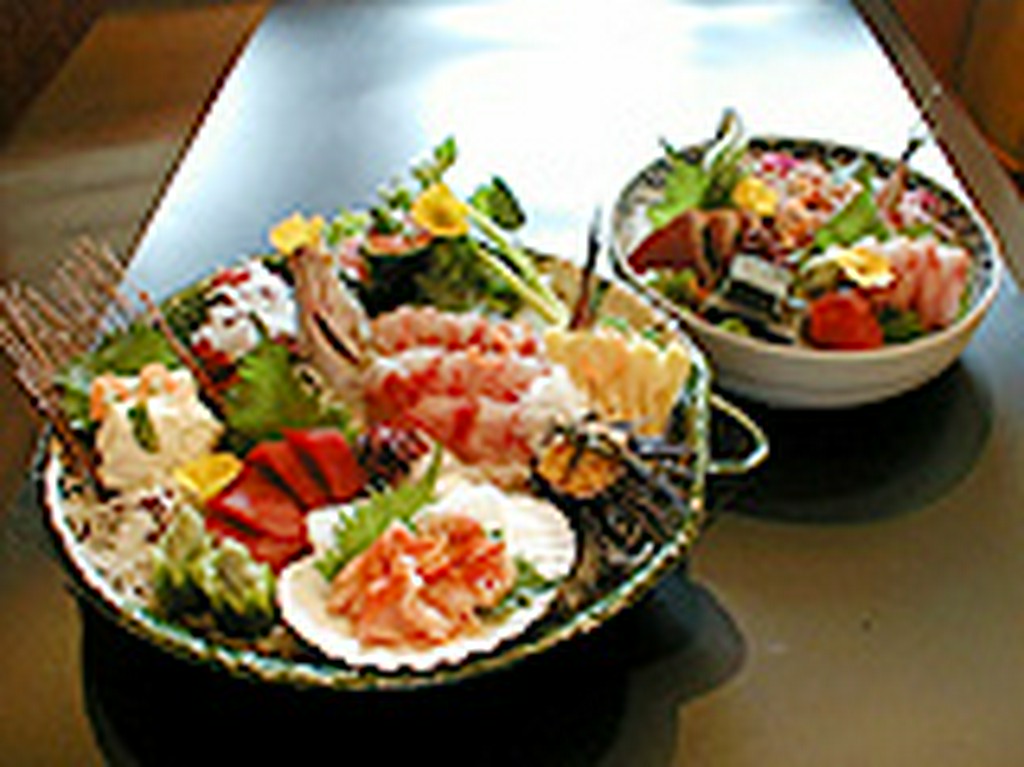 季節の刺身盛合せ　大鉢　　中鉢