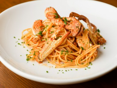 カニ好きな人必見！　カニの旨みを存分に味わう、名物『ワタリガニのスパゲッティ』