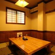 店内奥の個室席は、少人数での会食やご宴会、またおもてなしのご接待でのご利用にお勧めです。周りを気にせずゆっくりとお食事をお愉しみ頂けます。