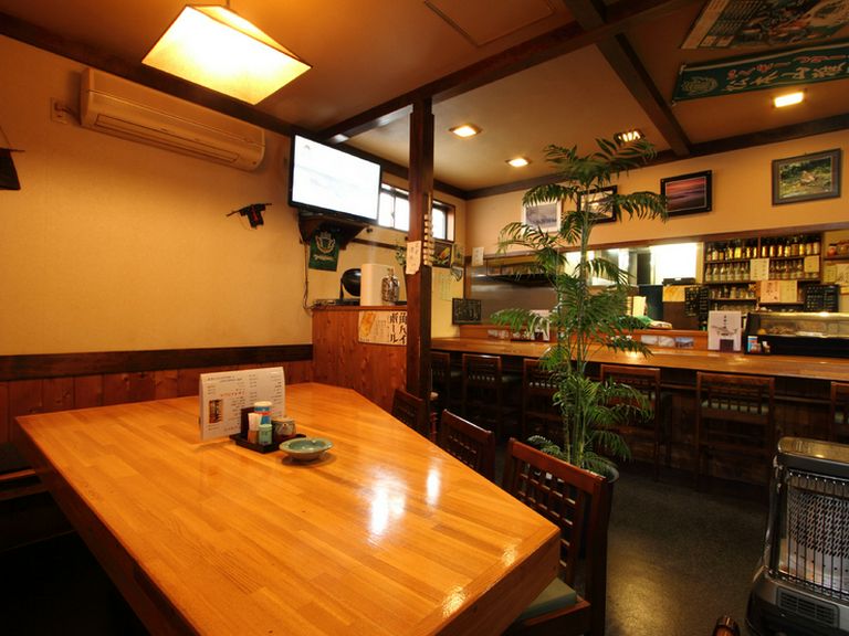 カウンター、個室席、テーブル席などご利用シーンに応じて